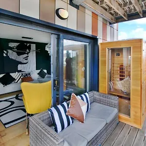 https://apt-unique-sky-view-2-bed.brighton-hotels-england.com